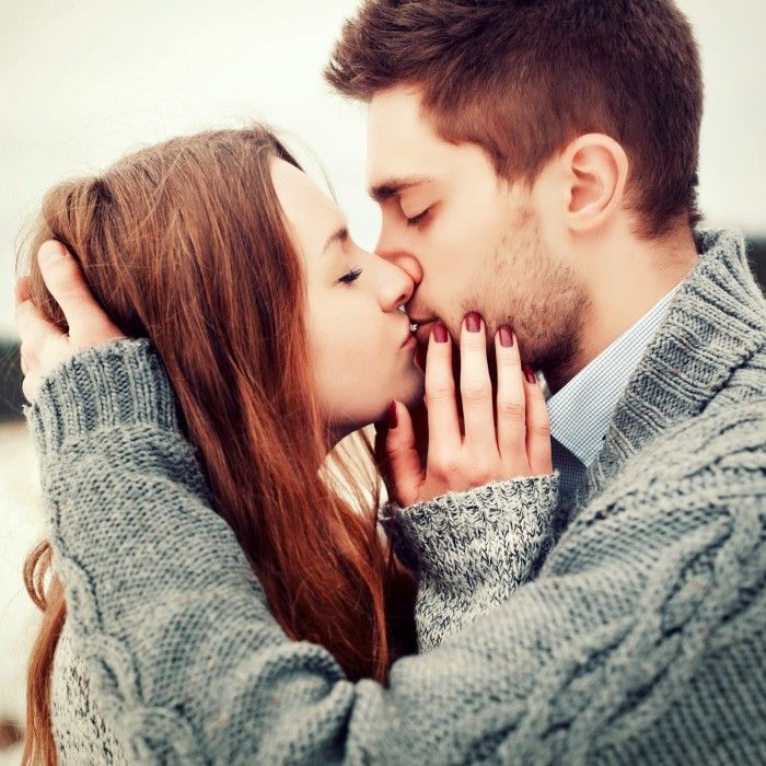 Imagen esposo besándose